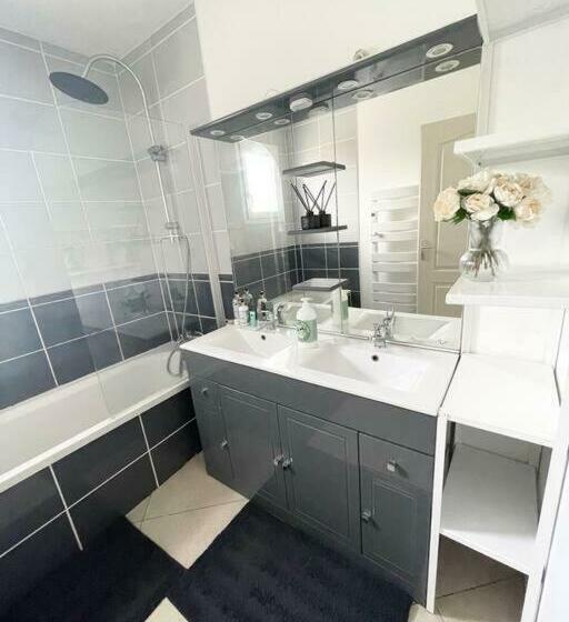 Agréable Et Grande Maison Avec Parking + Jardin