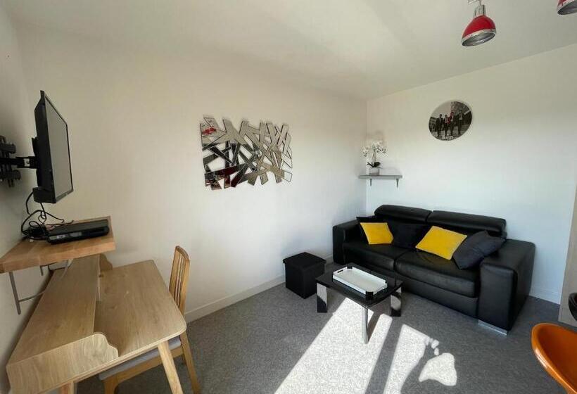 Appartement Chaleureux , Cosy, Bien équipé Et Bien Placé