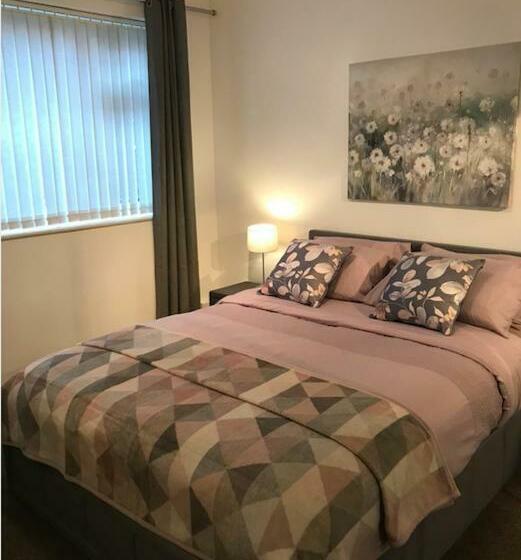 Central Beautiful Renovated Flat Incl Parking