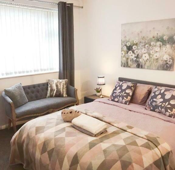 Central Beautiful Renovated Flat Incl Parking