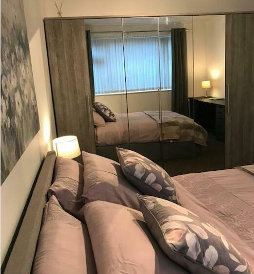 Central Beautiful Renovated Flat Incl Parking