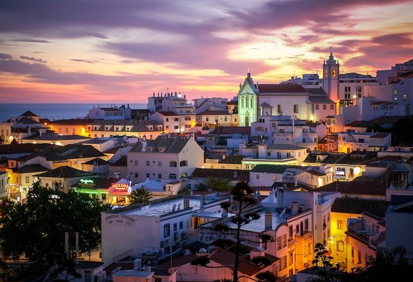 Charming 3 Bed Villa With Pool In Olhos De Agua