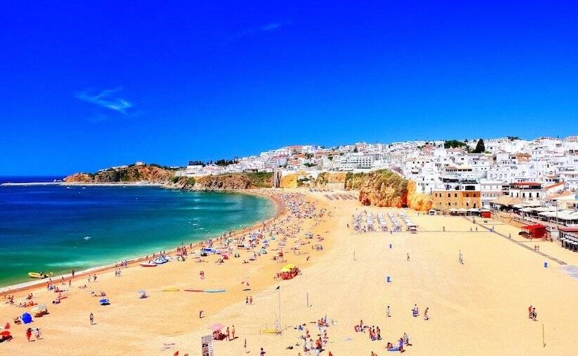 Charming 3 Bed Villa With Pool In Olhos De Agua