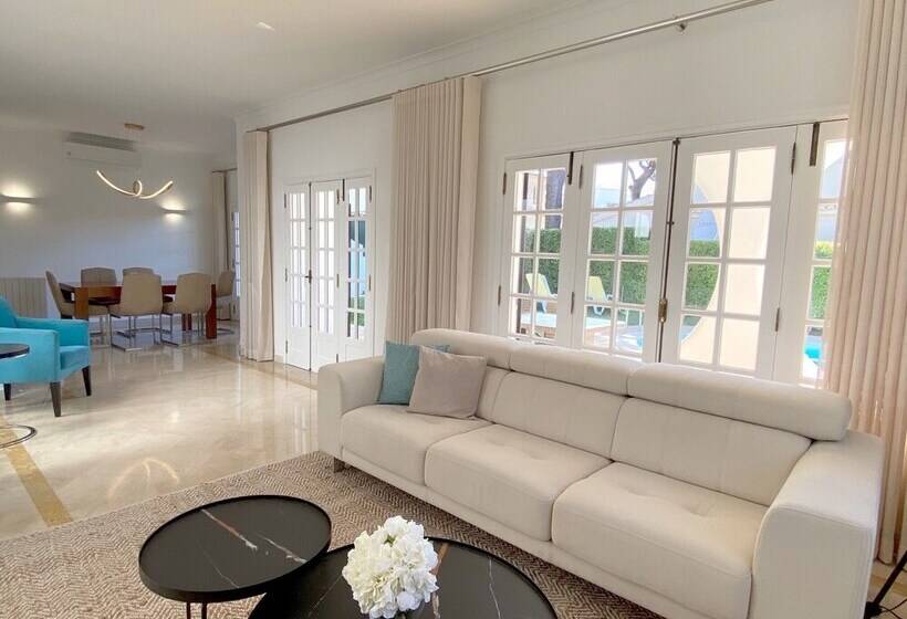 Charming 3 Bed Villa With Pool In Olhos De Agua