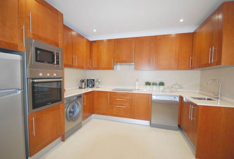 Charming 3 Bed Villa With Pool In Olhos De Agua