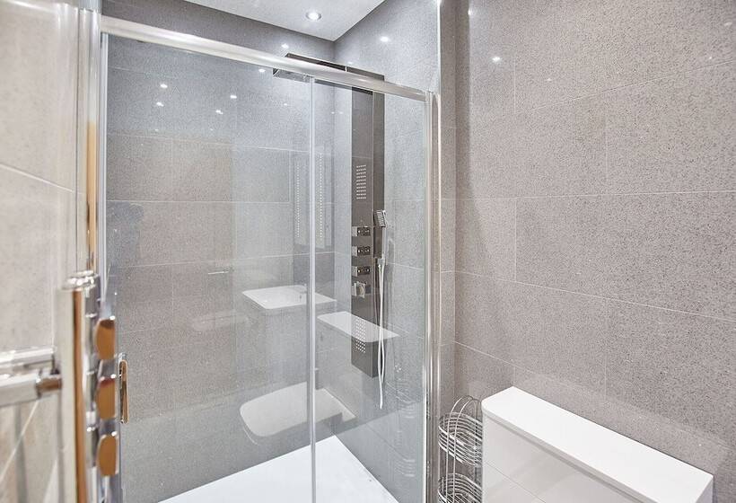 Host & Stay   Knight Retreat