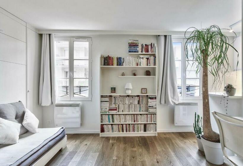 Large Studio Two Steps To Vincennes Castle At The Doors Of Paris   Welkeys