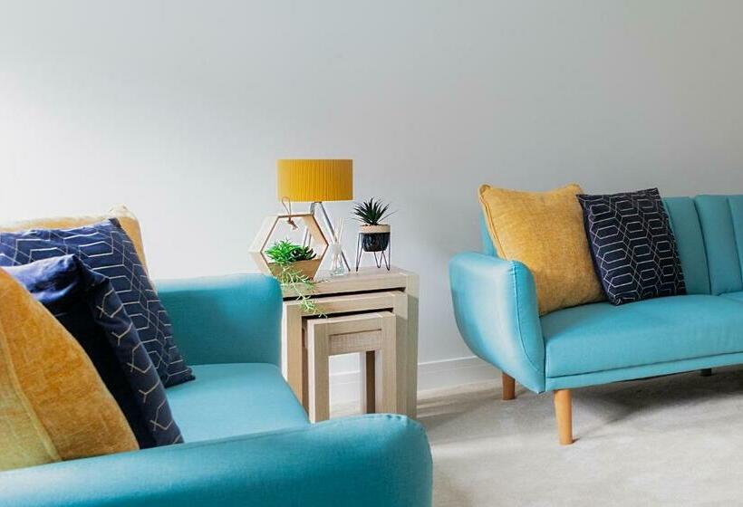 Market Apartment By Creative Stays