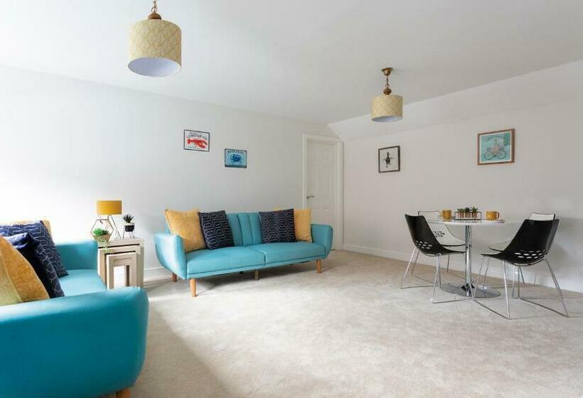 Market Apartment By Creative Stays