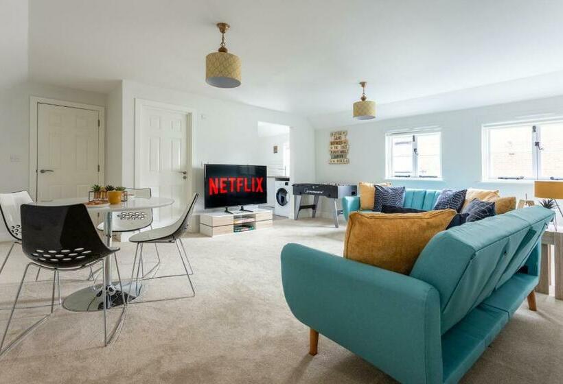 Market Apartment By Creative Stays