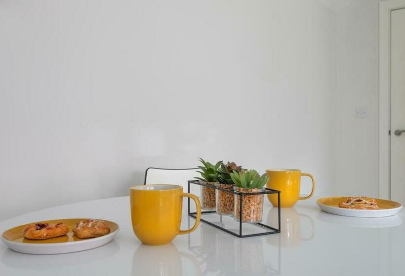 Market Apartment By Creative Stays