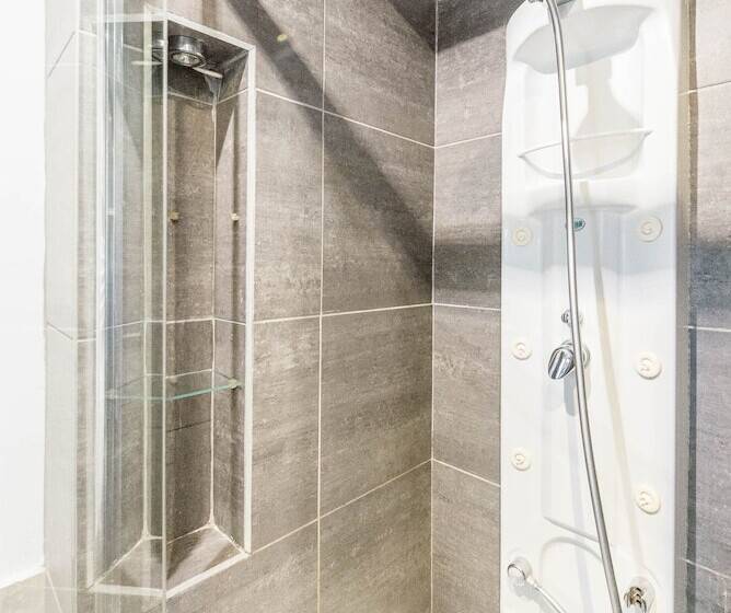 Venus Apartments   Parliament I