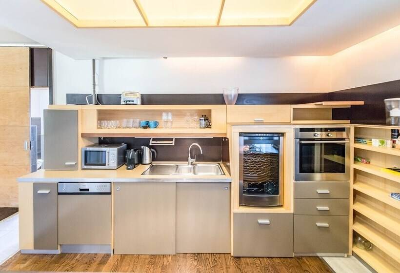 Venus Apartments   Parliament I