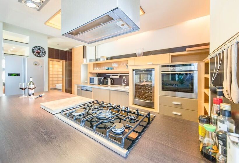 Venus Apartments   Parliament I