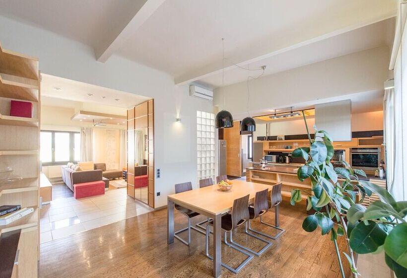 Venus Apartments   Parliament I