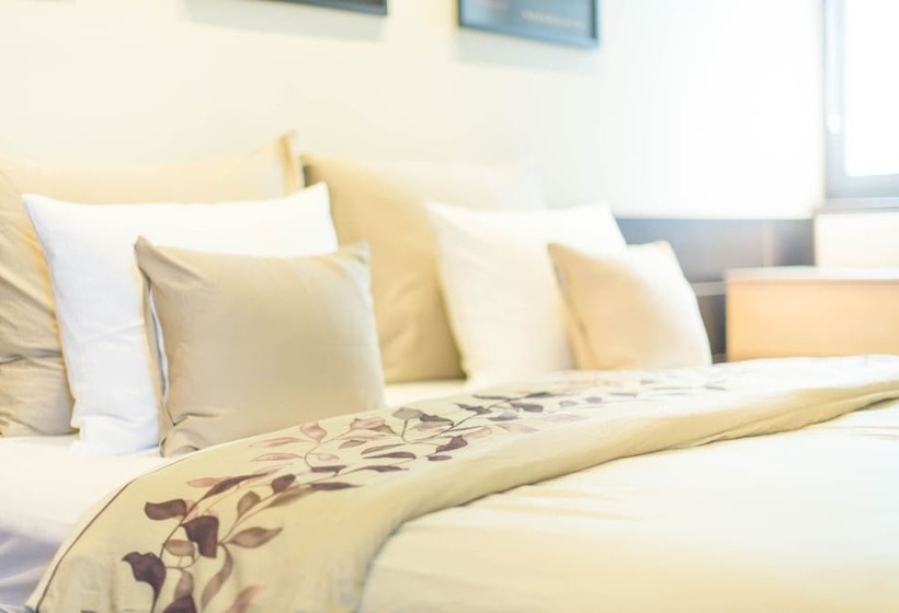 Venus Apartments   Parliament I