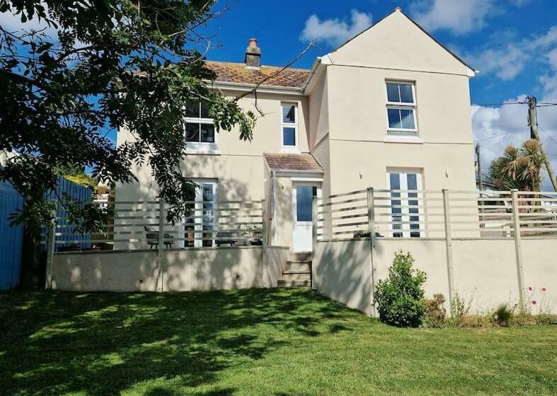 Seaside House Close To Harbour & Beach