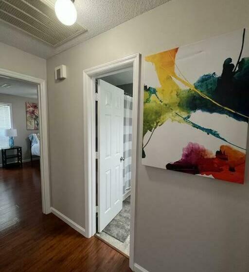 Spacious Corporate Condo   2bd/2ba