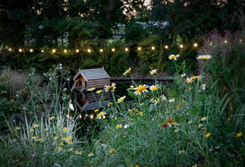 Stunning 2 Bedroom Log Cabin