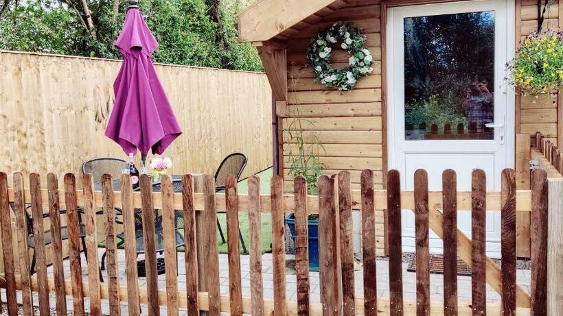 Stunning 2 Bedroom Log Cabin