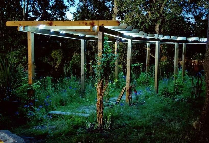 Stunning 2 Bedroom Log Cabin