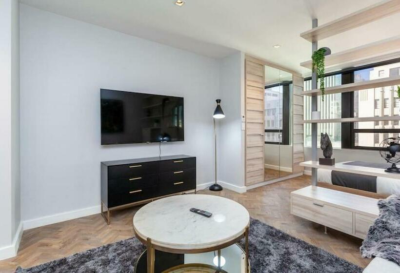 Stunning Studio In The Heart Of The Mother City