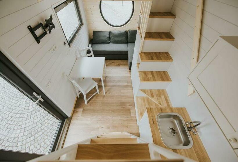 Tiny House Mit Saunafass Und Garten