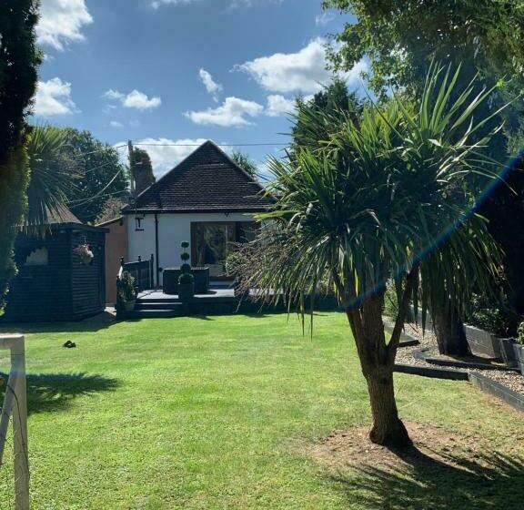 Wychwood A Beautiful Country Style Bungalow