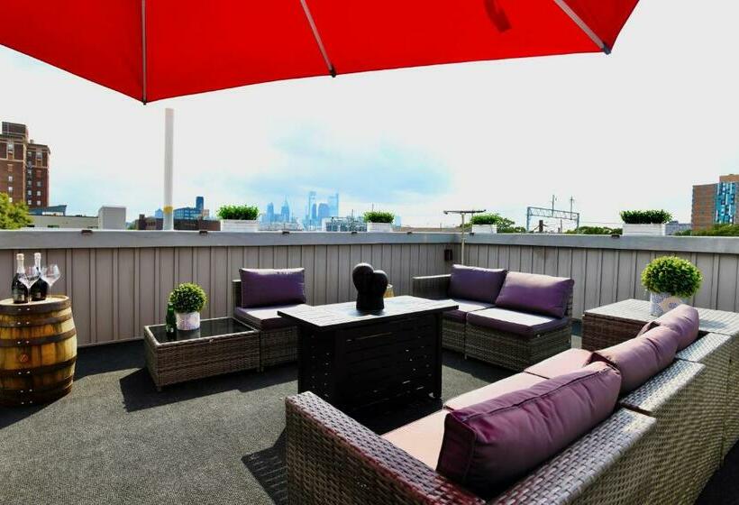 Yanne S Place   Roof Patio, Workspace, Cityview