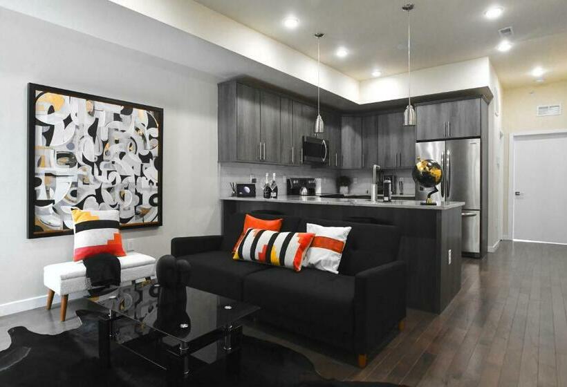 Yanne S Place   Roof Patio, Workspace, Cityview