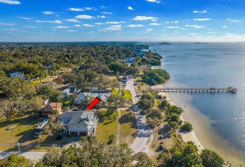 Breathtaking Waterfront Crystal Beach Getaway!