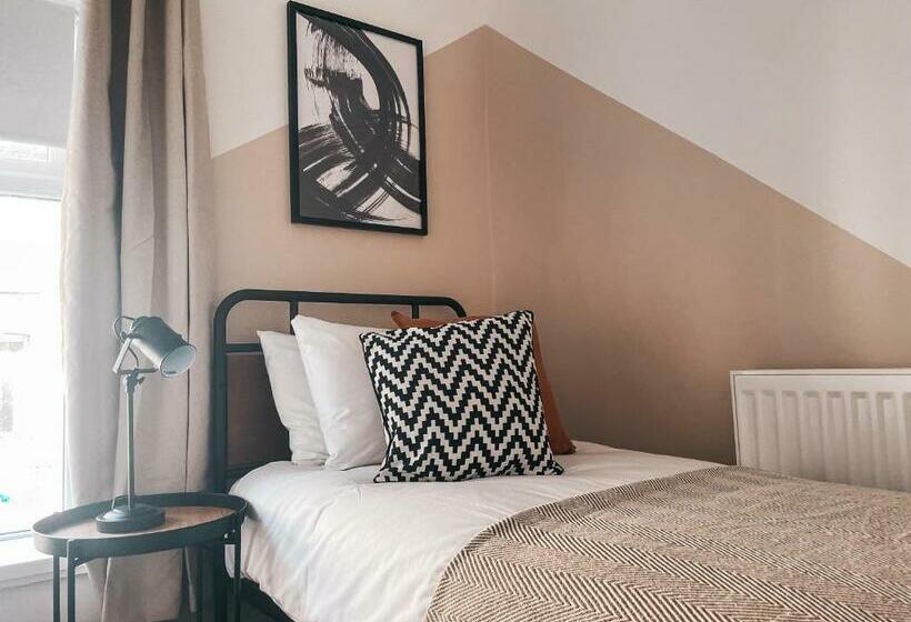 Coronation House By Solace Stays