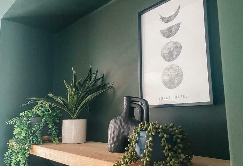 Coronation House By Solace Stays