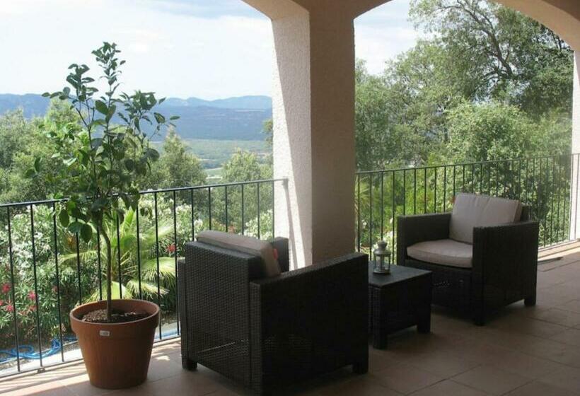 Cosy Apartment With Swimming Pool And Spacious Private Terrace