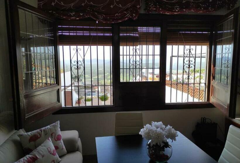 Encantadora Casa Con Piscina Privada Y Vistas Panorámicas