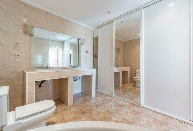 Global Ardiaca   500 M To The Beach