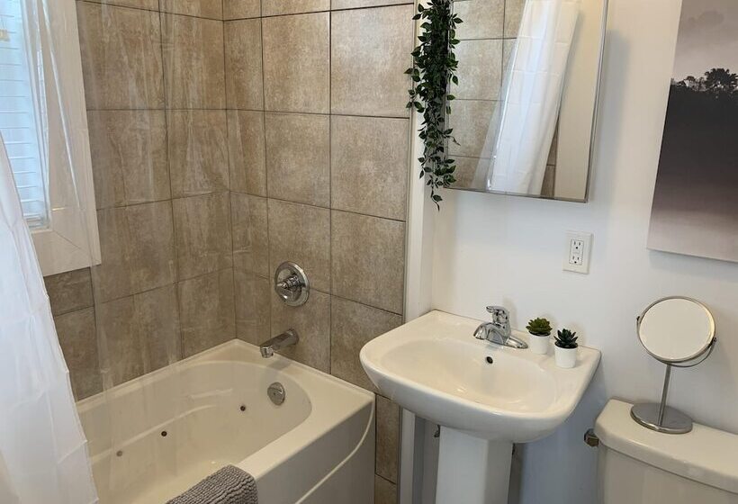 Gorgeous 1 Bedroom Condo Location Wifi