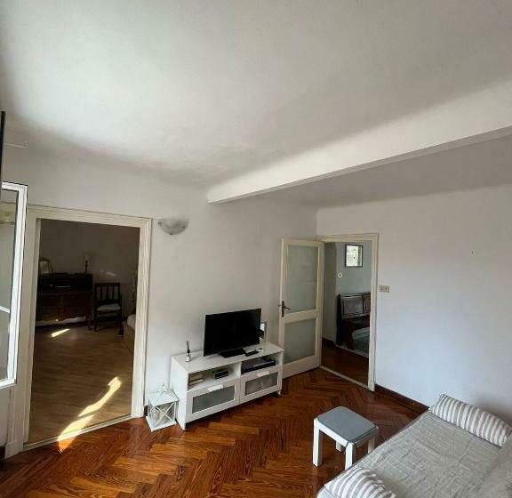 In Piazzetta A Nervi