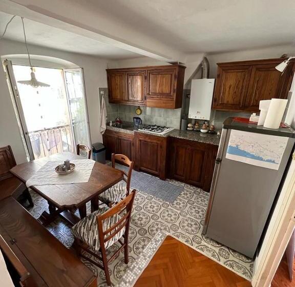 In Piazzetta A Nervi