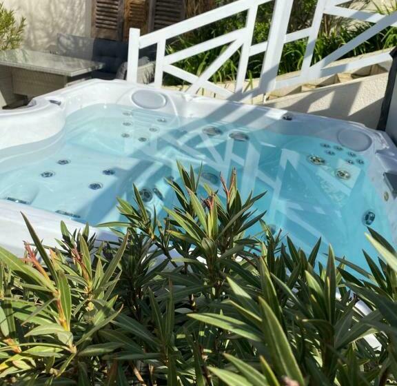 La Petite Duchesse Jaccuzzi