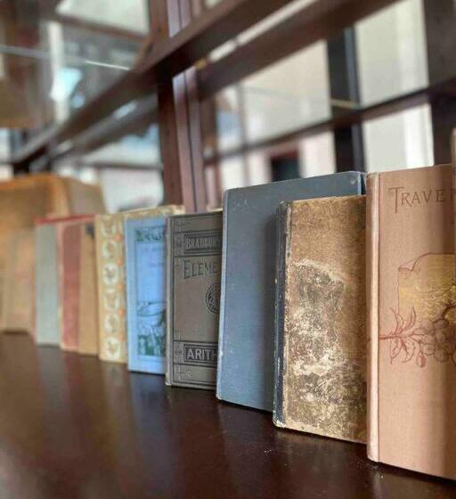 Unique/historic Stay In An 1874 Era Schoolhouse!!!