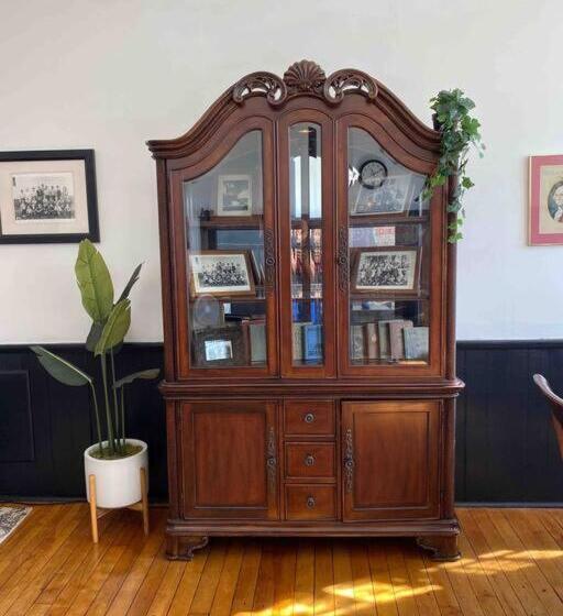 Unique/historic Stay In An 1874 Era Schoolhouse!!!