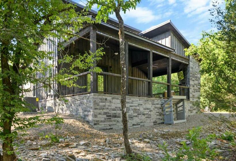 Vacana Blackwater Waterfront Couples Cabin, Hottub, Firepit, Pet Friendly