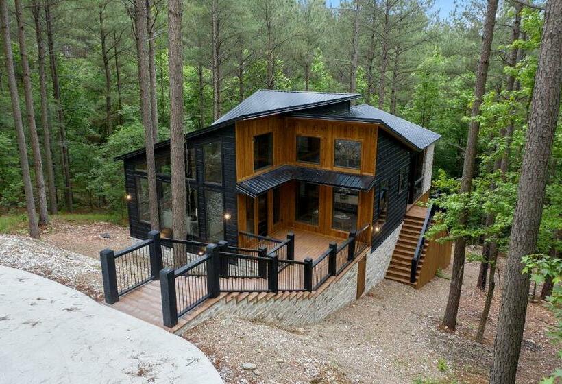 Vacana Top Rated Cuddle Couples Cabin, Hottub, Firepit, Pet Friendly, Secluded