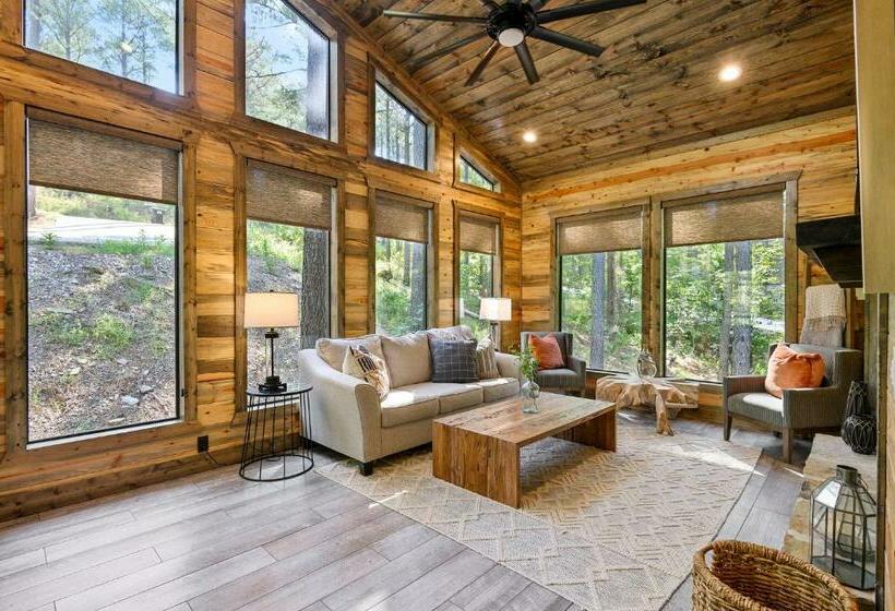 Vacana Top Rated Cuddle Couples Cabin, Hottub, Firepit, Pet Friendly, Secluded