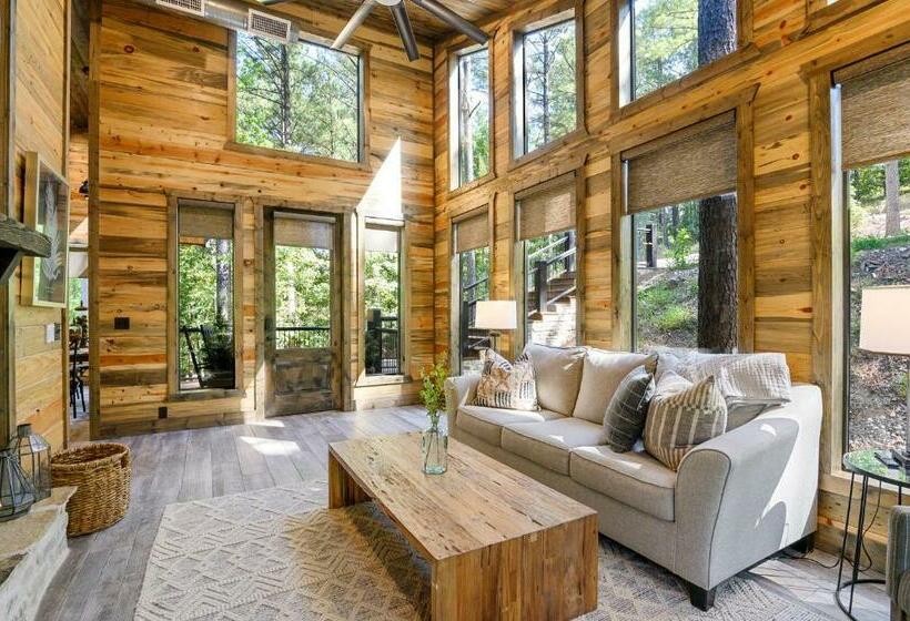 Vacana Top Rated Cuddle Couples Cabin, Hottub, Firepit, Pet Friendly, Secluded