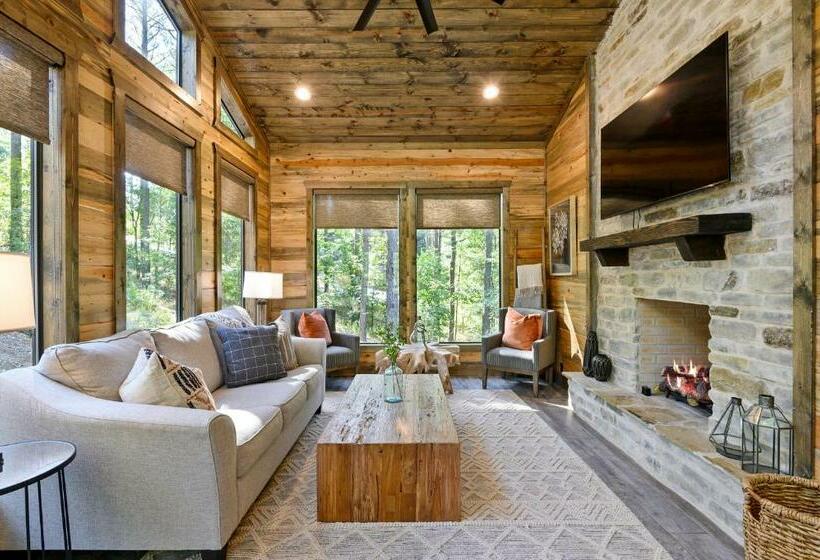 Vacana Top Rated Cuddle Couples Cabin, Hottub, Firepit, Pet Friendly, Secluded