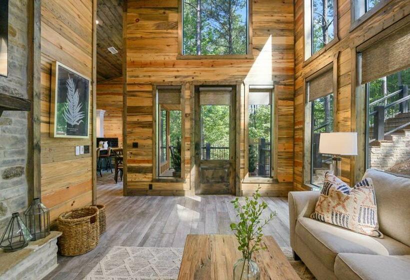 Vacana Top Rated Cuddle Couples Cabin, Hottub, Firepit, Pet Friendly, Secluded