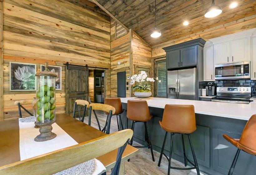 Vacana Top Rated Cuddle Couples Cabin, Hottub, Firepit, Pet Friendly, Secluded