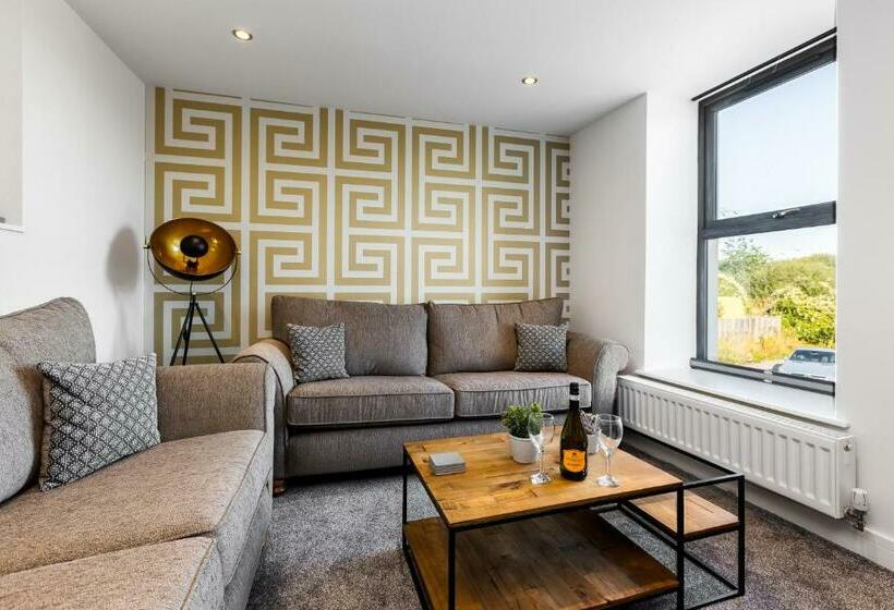 Victoria Place   3 Bed Apartment, Parking, Wi Fi